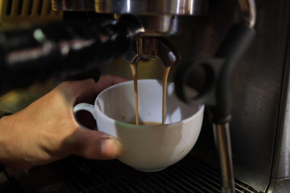 Cafea turnată manual
